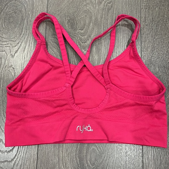Sports bra in hot pink - Picture 2 of 3